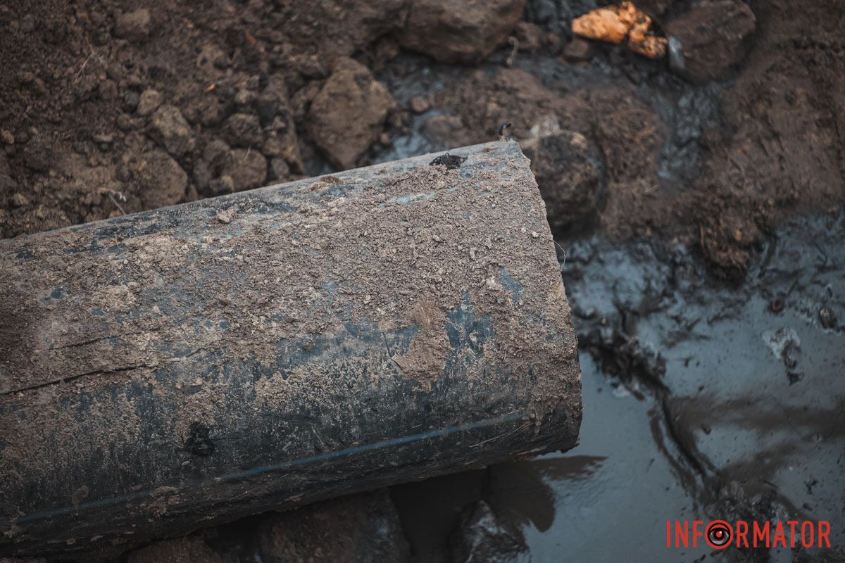 Длина трубы 70 метров, а диаметр 400 миллиметров В Днепре на Левобережном-3 продолжаются работы по замене водовода: когда завершат ремонт 7