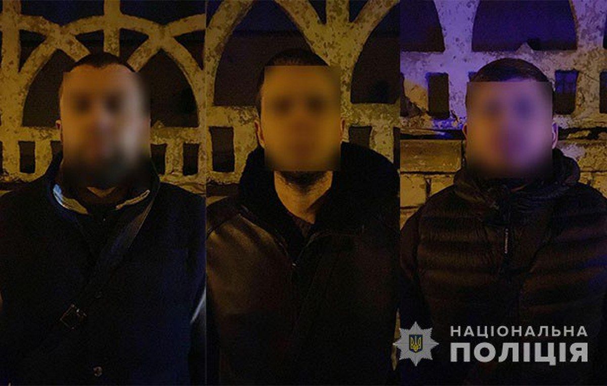 Трех фигурантов в возрасте 24 лет, 28 лет и 30 лет задержали Трех фигурантов в возрасте 24 лет, 28 лет и 30 лет задержали
