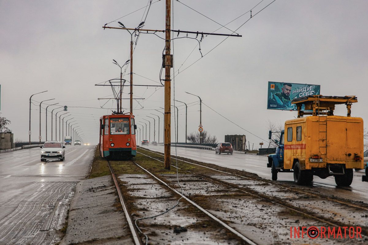 У Дніпрі на Кайдацькому мосту сталася ДТП У Дніпрі на Кайдацькому мосту сталася ДТП