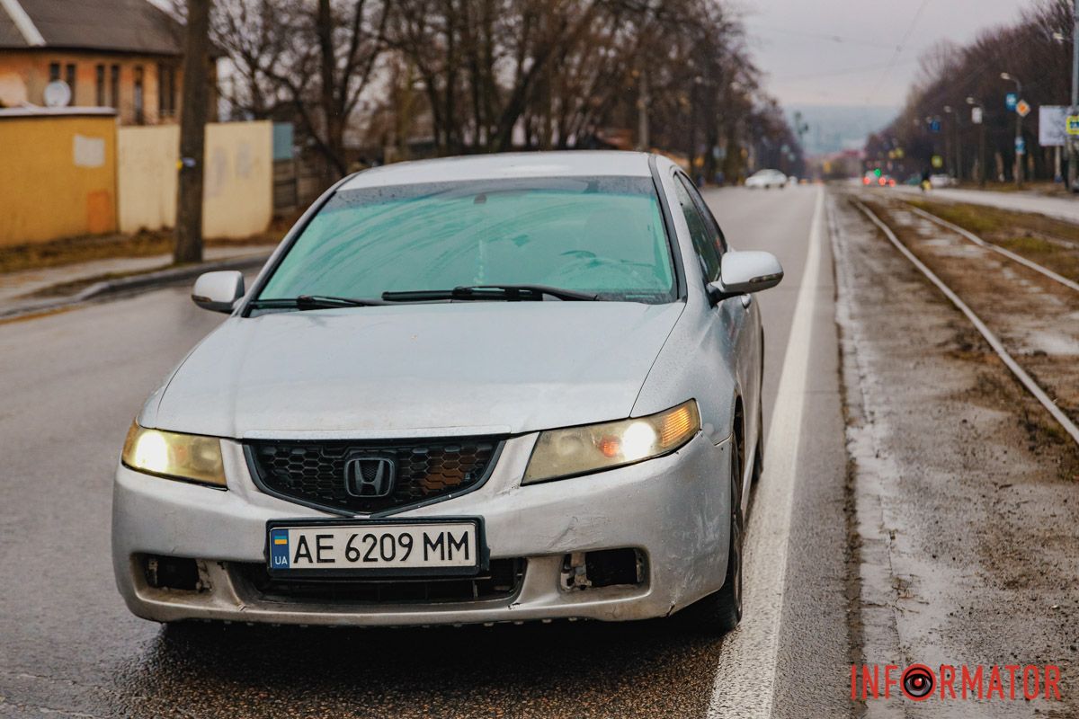 Фото: Денис Чубченко В Днепре на проспекте Ивана Мазепы столкнулись Mazda и Renault: заблокировано движение трамвая №15 11