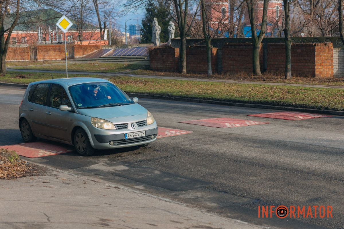 У Дніпрі побільшало обмежувачів швидкості на дорогах