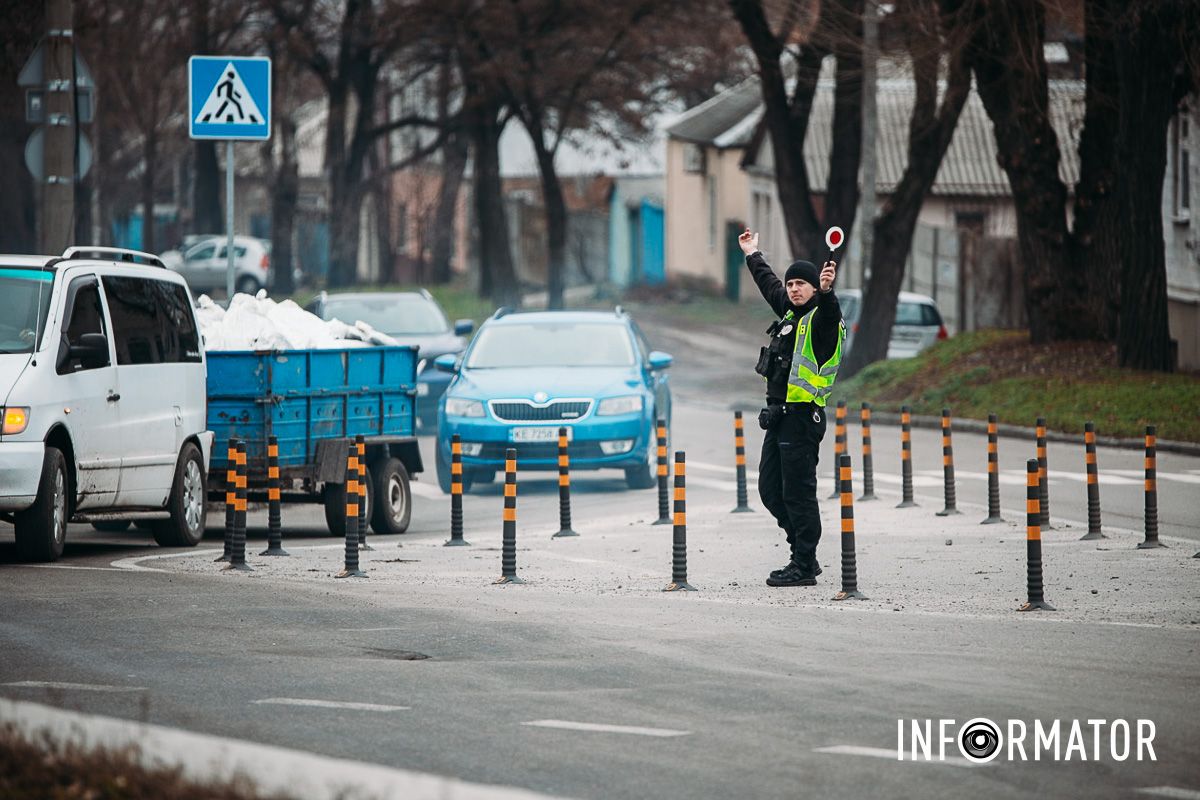 Регулювання руху У Дніпрі на Савченка зіткнулись Fiat та Nissan: рух ускладнено 16