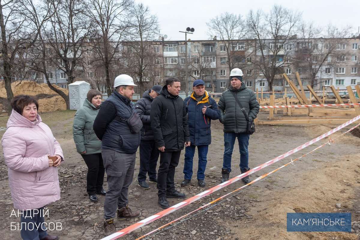 Завершити роботи планують до 1 вересня: у Кам’янському будують укриття у Гімназії №12 та Ліцеї №22 1