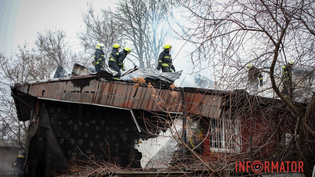 Медики, газова служба та рятувальники: що відомо про стовп диму в центрі Дніпра