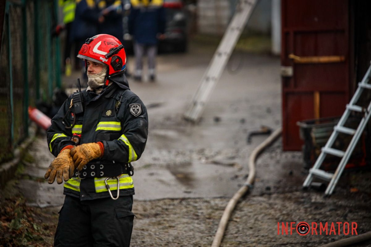 Медики, газова служба та рятувальники: що відомо про стовп диму в центрі Дніпра 14