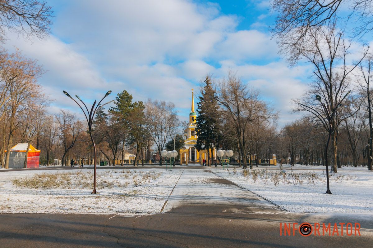 Площадь Соборную покрыла белоснежная пелена