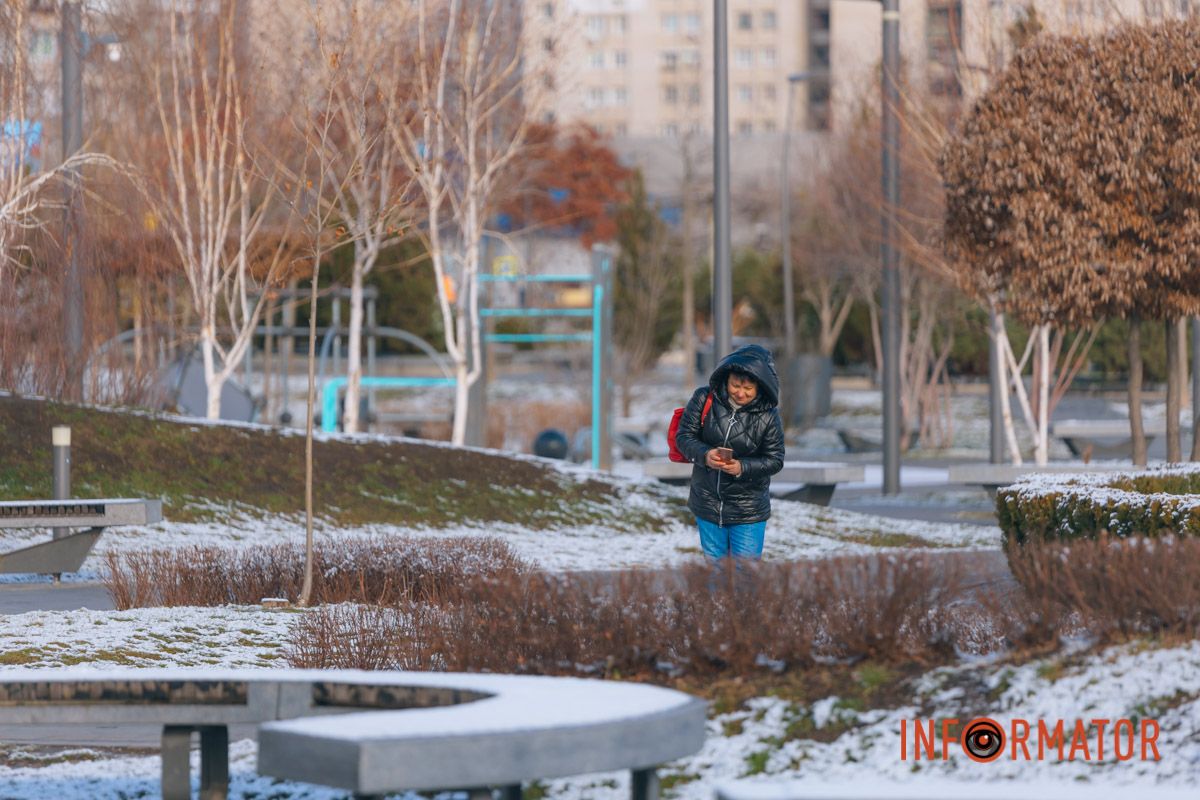 Днепряне с утра оделись теплее