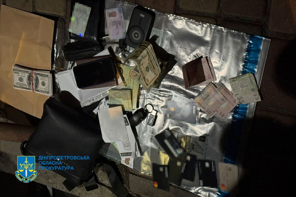 В Днепре 58-летний директор ООО предложил мужчине изготовить фиктивные медицинские документы о якобы наличии у него заболевания и исключении его из военного учета