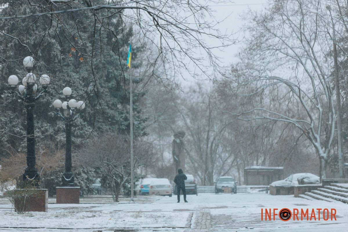 Сніг накрив Дніпро