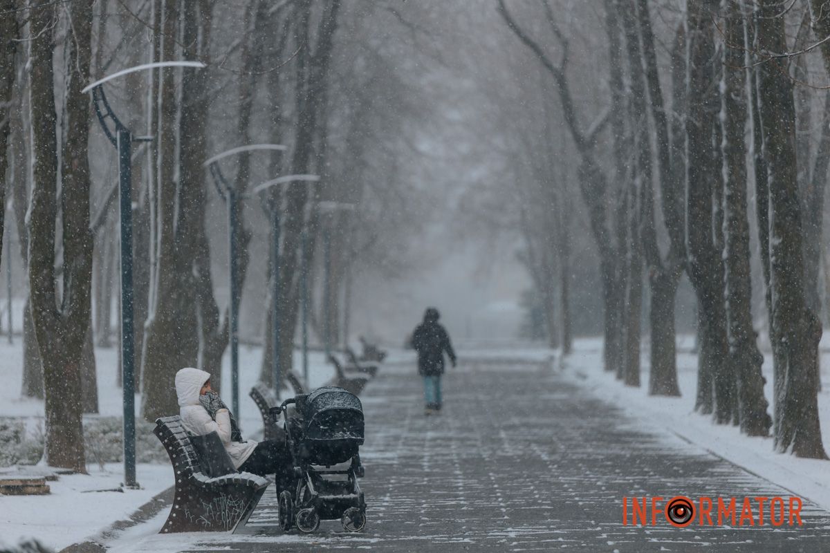 Атмосферна прогулянка засніженим містом