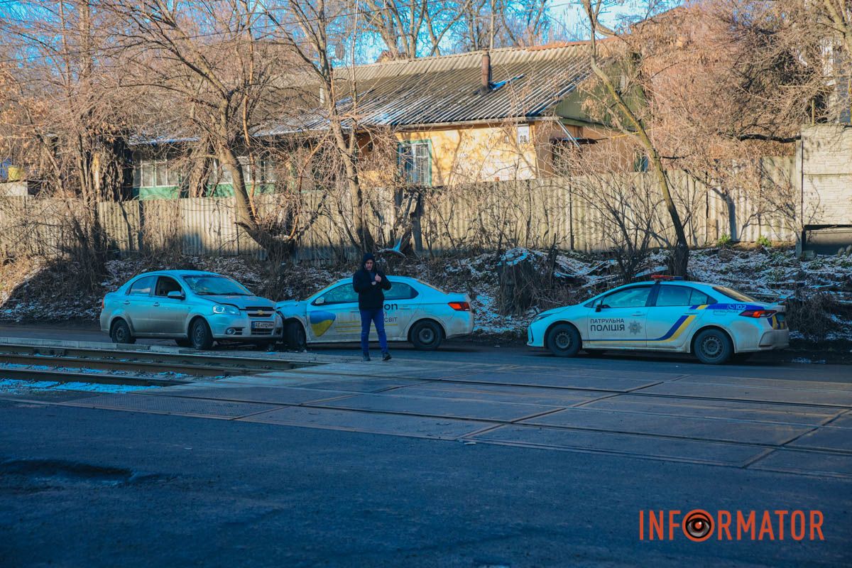 Тут зіштовхнулися Chevrolet та Peugeot служби таксі Uklon