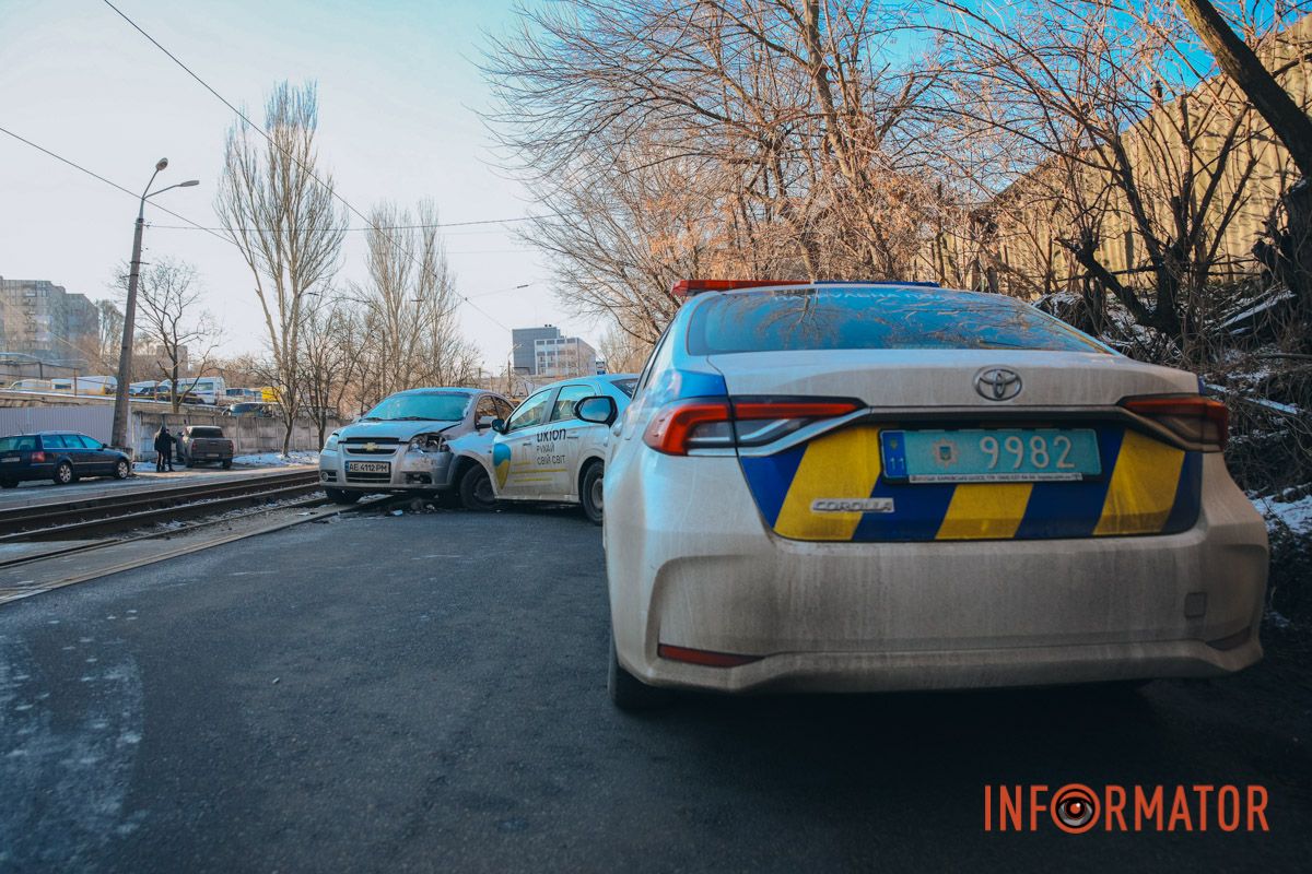 Сюди приїхали правоохоронці