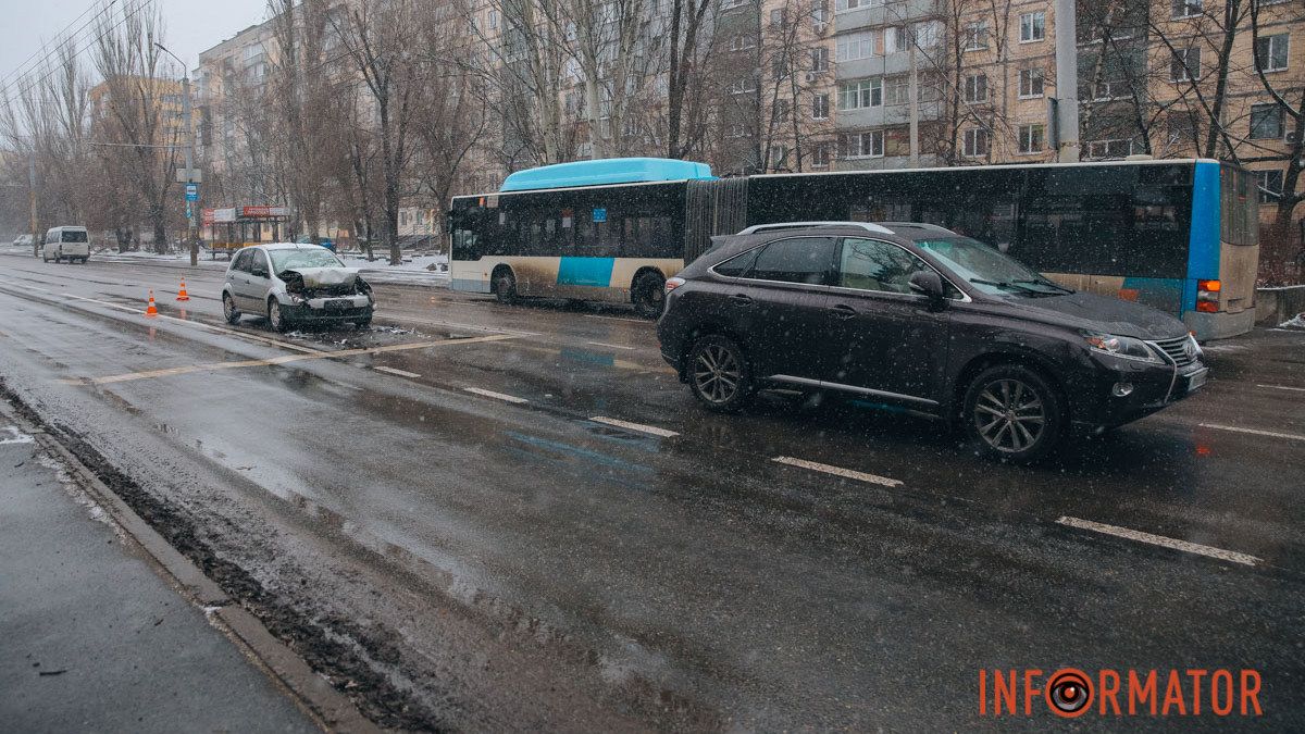 У Дніпрі на Калиновій зіштовхнулись Ford та Lexus