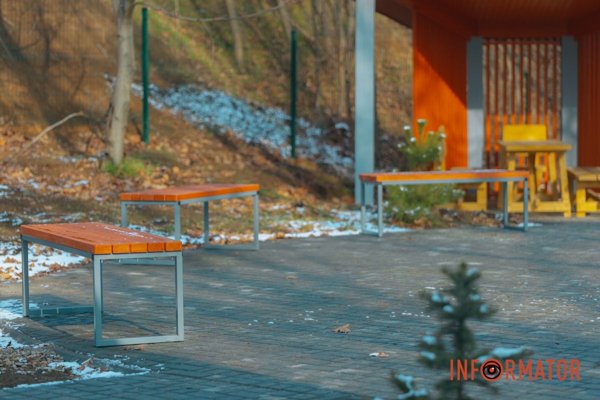 Площа з лавами 