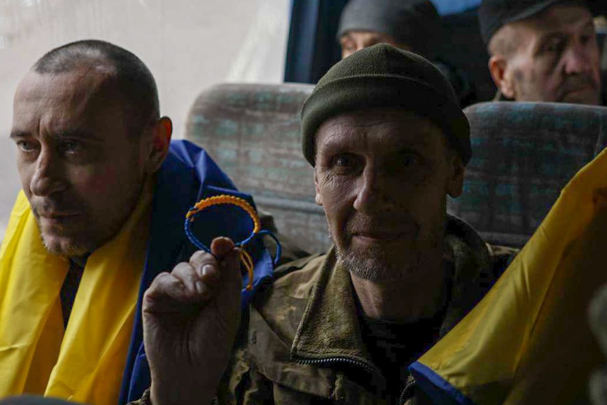 150 украинцев вернулись домой из российского плена 150 украинцев вернулись домой из русского плена