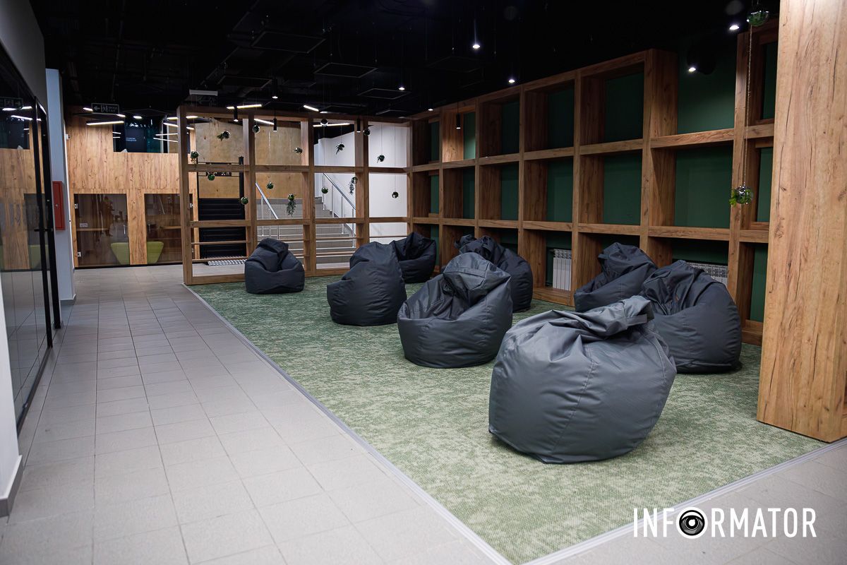 Есть большой open space, зона для занятий спортом В Днепре в университете Гончара появилось второе в Украине разумное укрытие для студентов: как оно выглядит 10