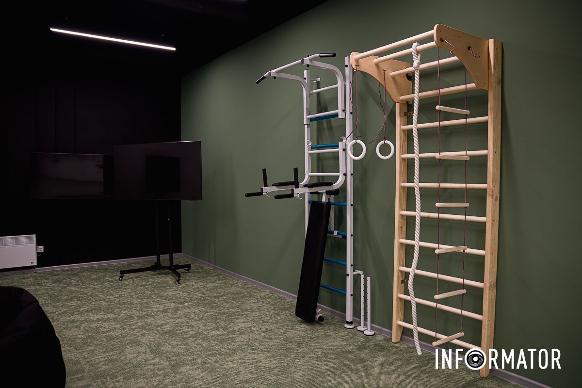 Съемочной группе Информатора удалось побывать внутри нового укрытия на следующий день после открытия В Днепре в университете Гончара появилось второе в Украине разумное укрытие для студентов: как оно выглядит 16