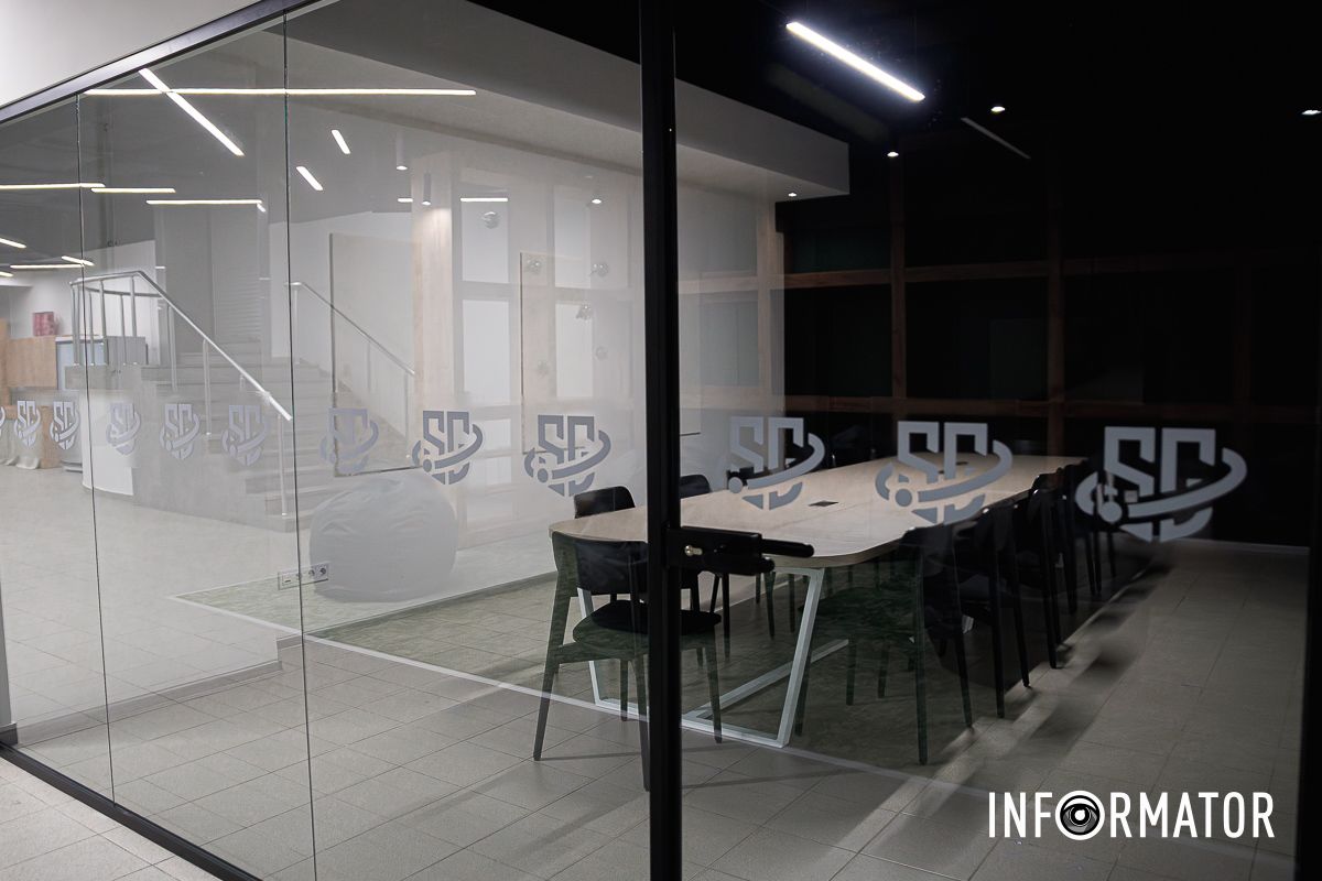 Зал для конференций В Днепре в университете Гончара появилось второе в Украине разумное укрытие для студентов: как оно выглядит 18