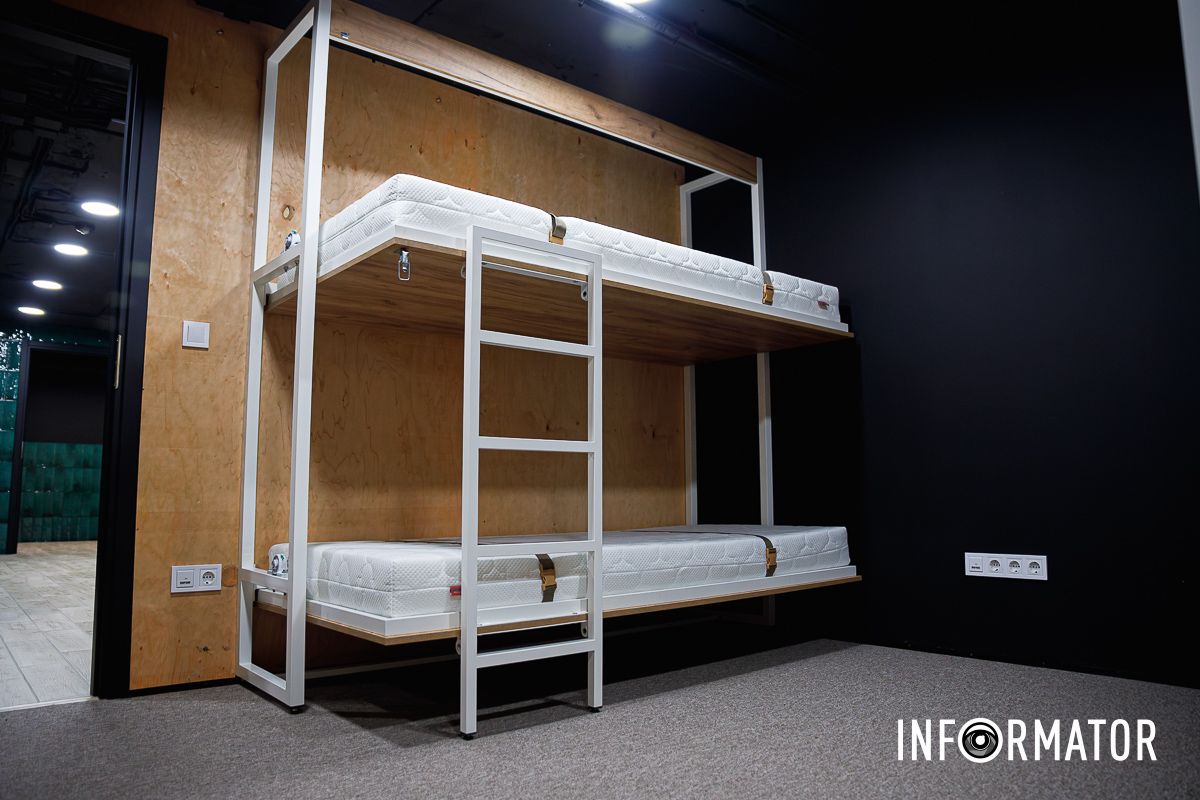 Комната тоже довольно просторная В Днепре в университете Гончара появилось второе в Украине разумное укрытие для студентов: как оно выглядит 26