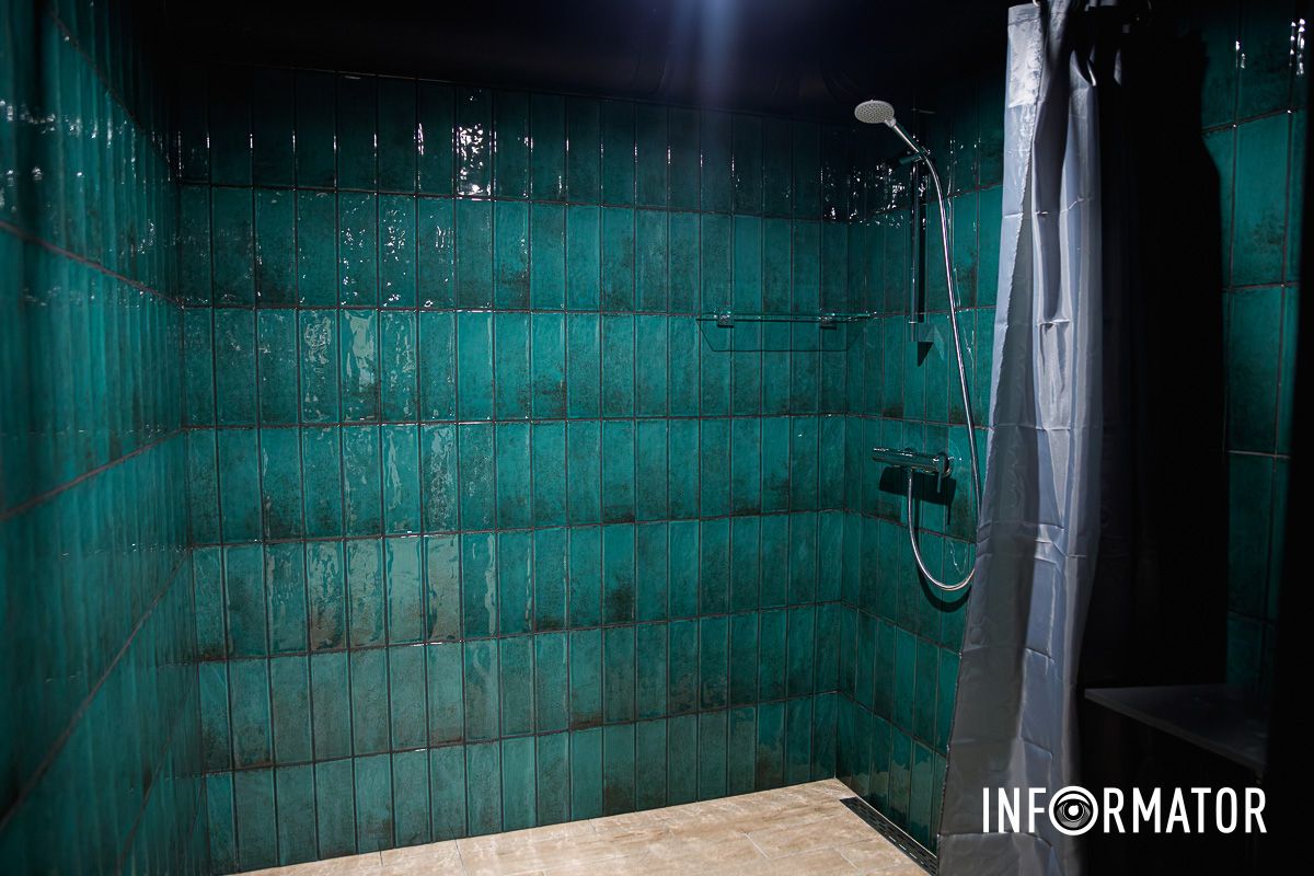 В укрытии есть душ В Днепре в университете Гончара появилось второе в Украине разумное укрытие для студентов: как оно выглядит 31