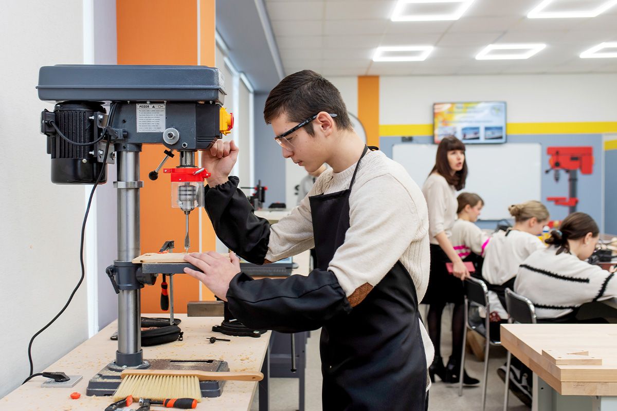 За ініціативи Кисилевського «Інтерпайп» та міська влада Дніпра модернізували ще два кабінети праці в школах 6