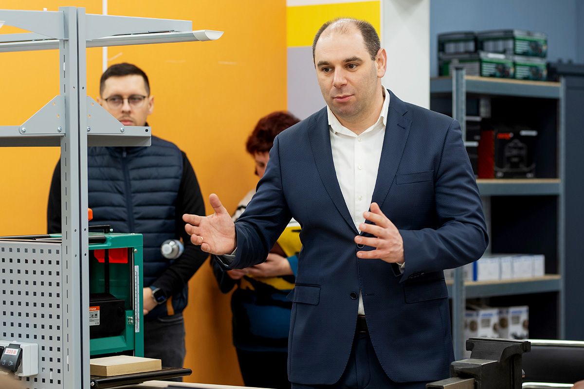 За ініціативи Кисилевського «Інтерпайп» та міська влада Дніпра модернізували ще два кабінети праці в школах 3