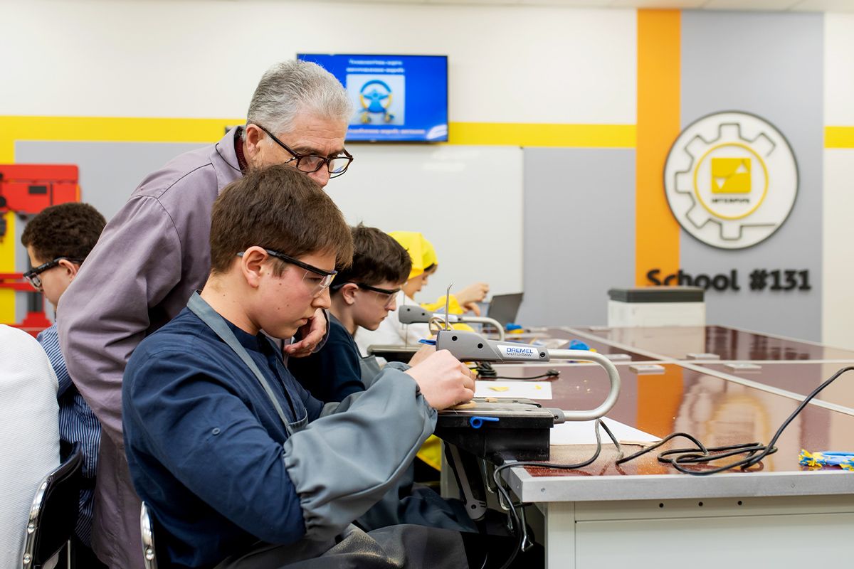 За ініціативи Кисилевського «Інтерпайп» та міська влада Дніпра модернізували ще два кабінети праці в школах 7