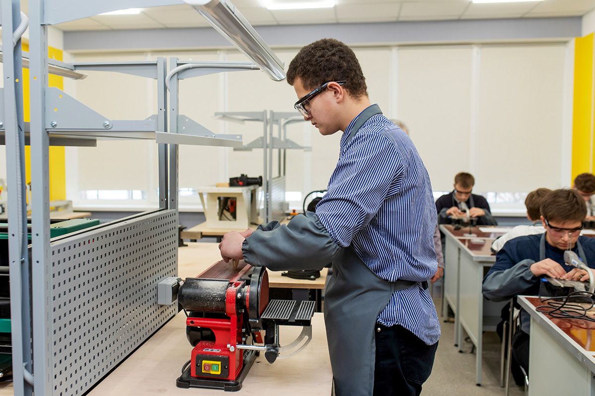 За ініціативи Кисилевського «Інтерпайп» та міська влада Дніпра модернізували ще два кабінети праці в школах 8