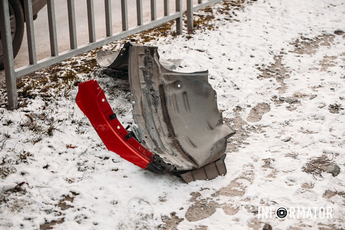 В Днепре на Космической сильная пробка: Mazda влетела в Ford 7