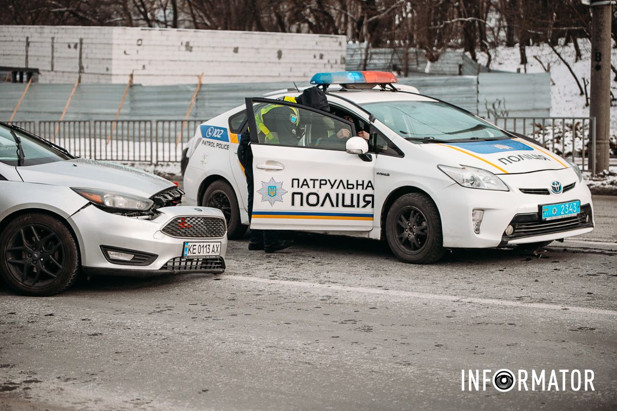 В Днепре на Космической сильная пробка: Mazda влетела в Ford 8