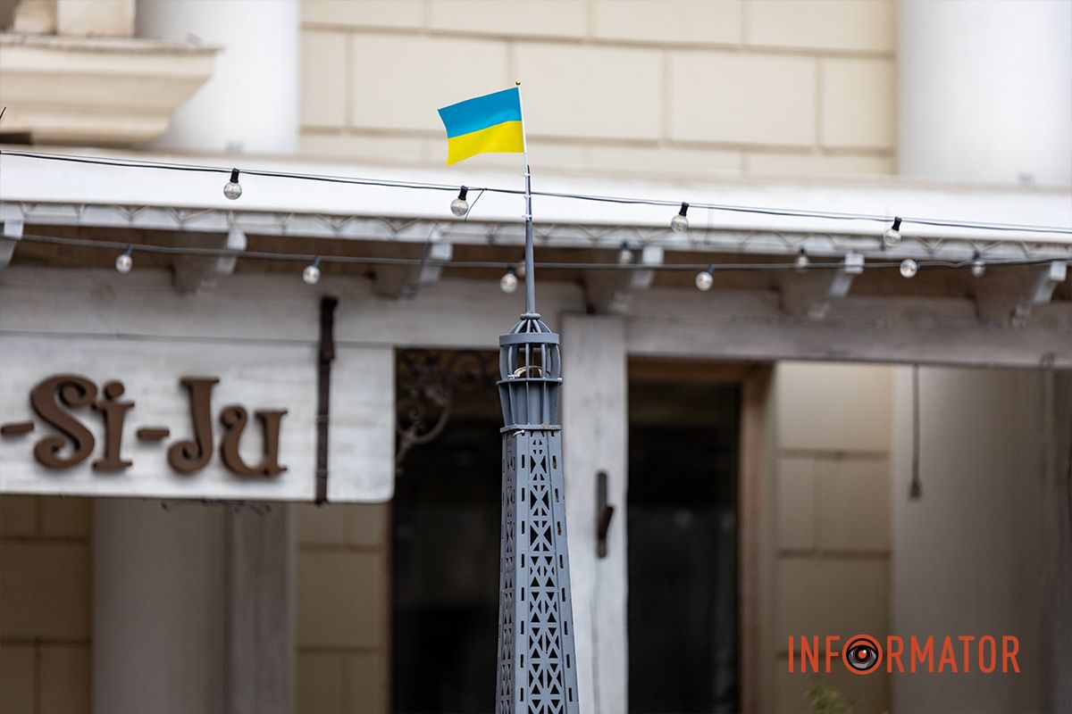 Тепер кожен, хто прогулюється центральним проспектом, може ненадовго опинитися у "маленькому Парижі" прямо в серці Дніпра Франція ближче, ніж здається: де у Дніпрі знайти мініатюрну Ейфелеву вежу 7
