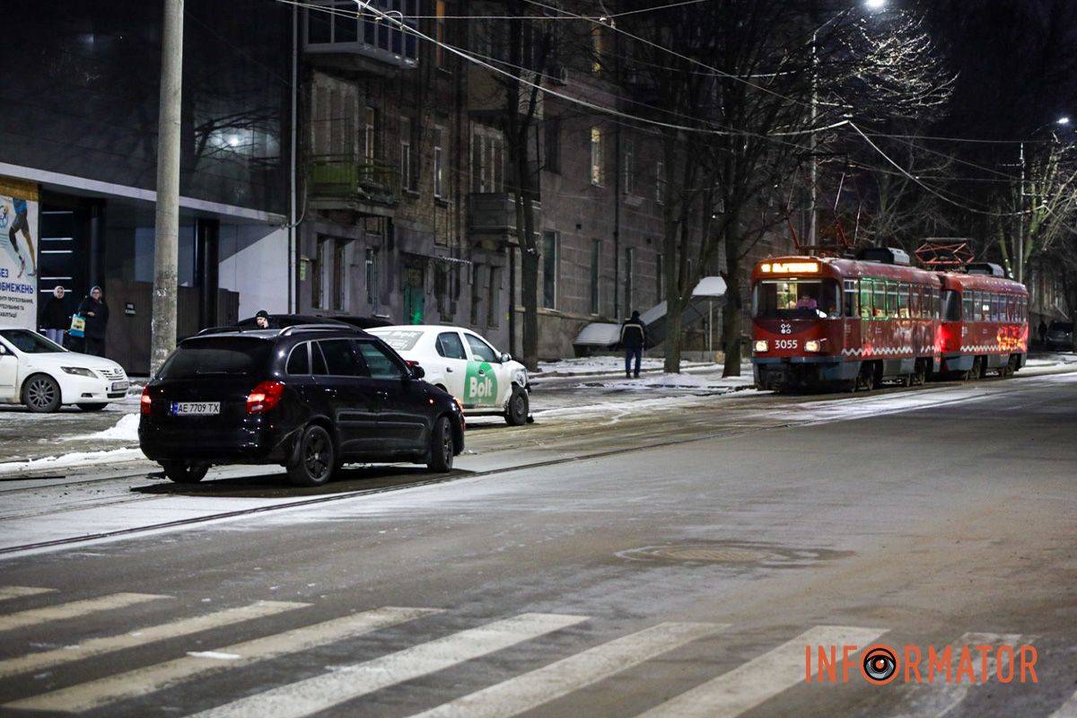 Там столкнулись Skoda и Renault службы такси Bolt