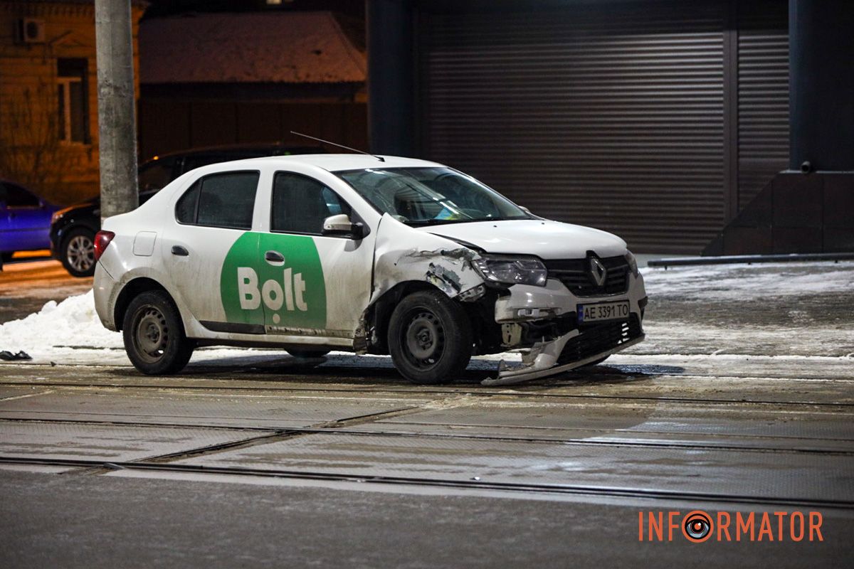 По состоянию на 17:30 движение трамвая №12 организовано по другой ветке