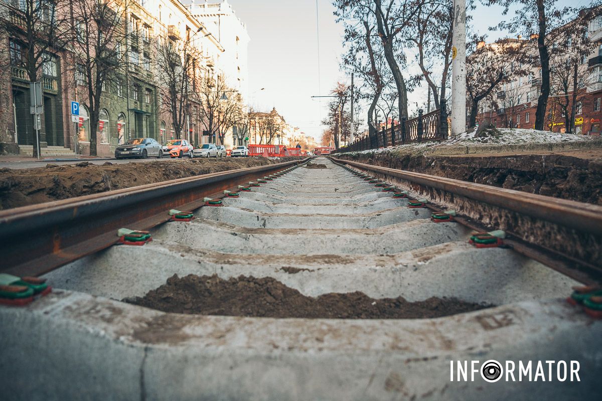 Сначала отремонтируют колею в направлении вокзала Сначала отремонтируют колею в направлении вокзала