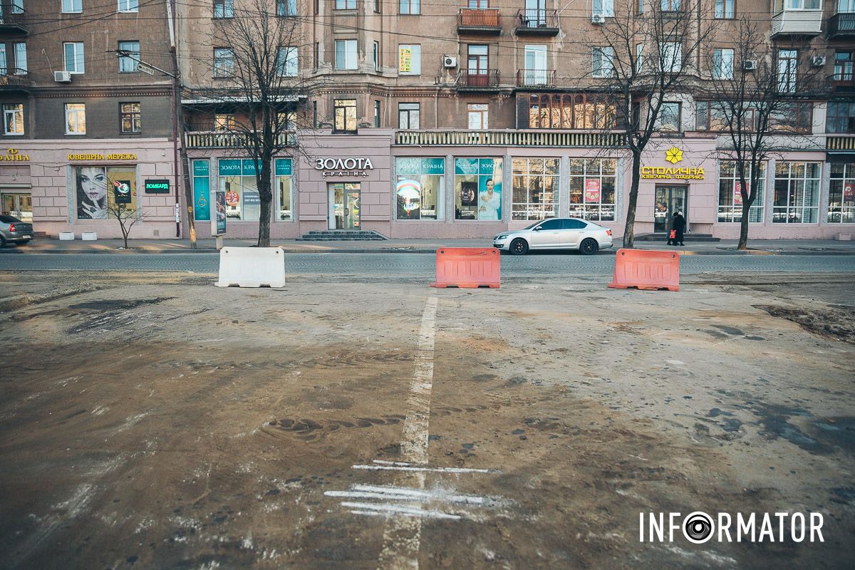 Перекрытая дорога для машин Перекрытая дорога для машин