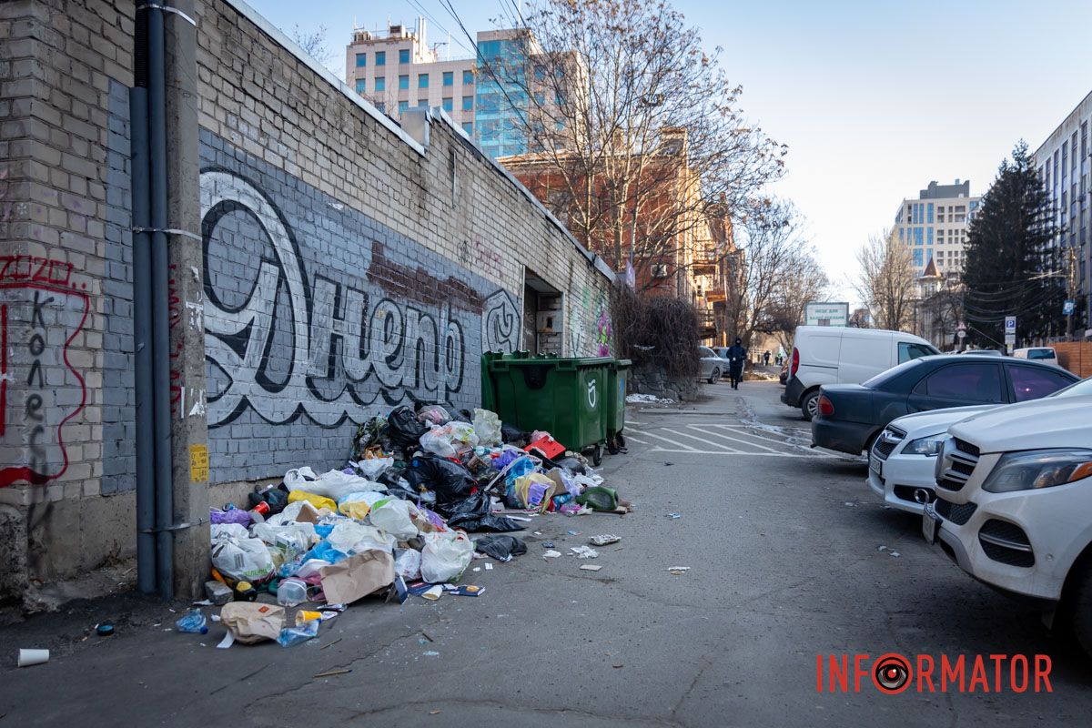 Наприклад, на вулиці Шевченка, поблизу Кельнського бульвару (раніше Катеринославського), ми побачили таку картину