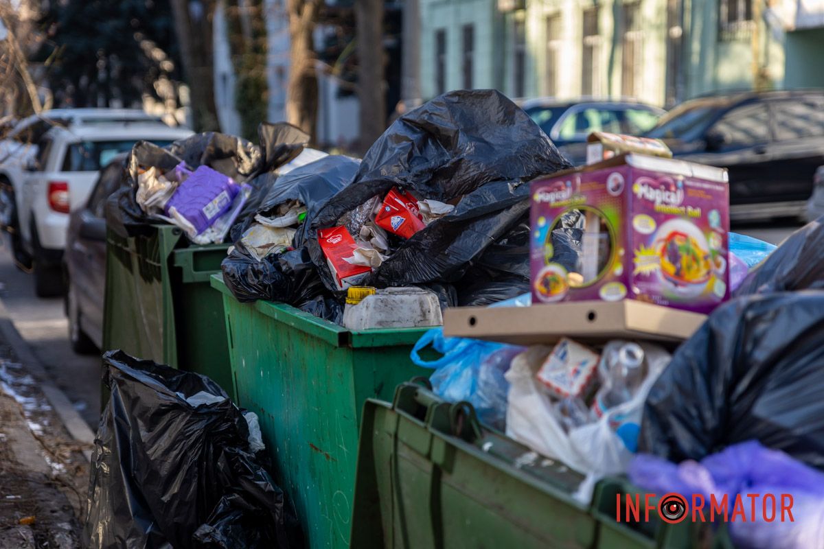 Тож зараз тут лише переповнені баки