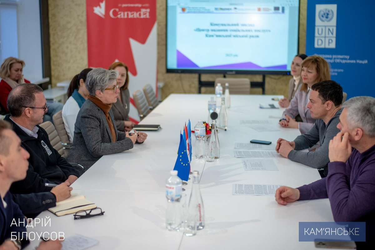 Надзвичайний і Повноважний Посол Канади в Україні Наталка Цмоць та Постійний представник ПРООН в Україні Яко Сільє У Кам’янському побували делегація представників Уряду Канади та Програми розвитку ООН в Україні 2
