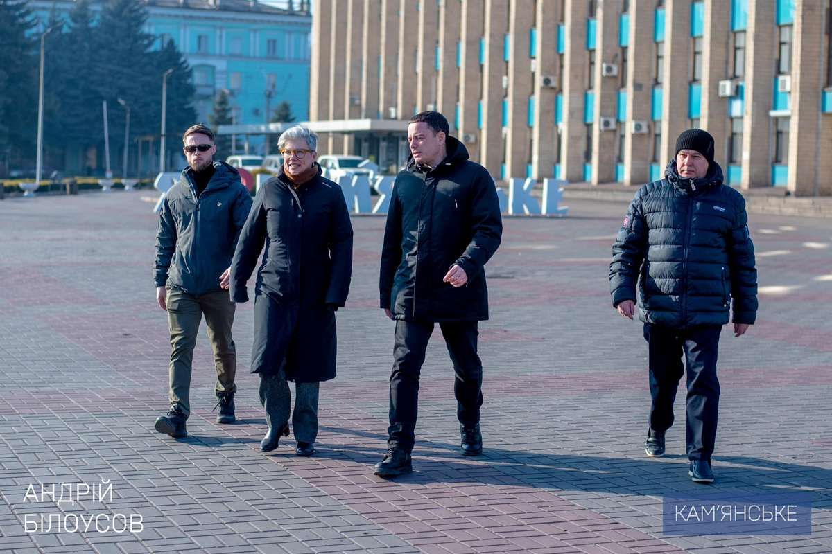 Побували у ліцеї №16 та в Центрі життєстійкості «Місце сили. Кам’янське» У Кам’янському побували делегація представників Уряду Канади та Програми розвитку ООН в Україні 7