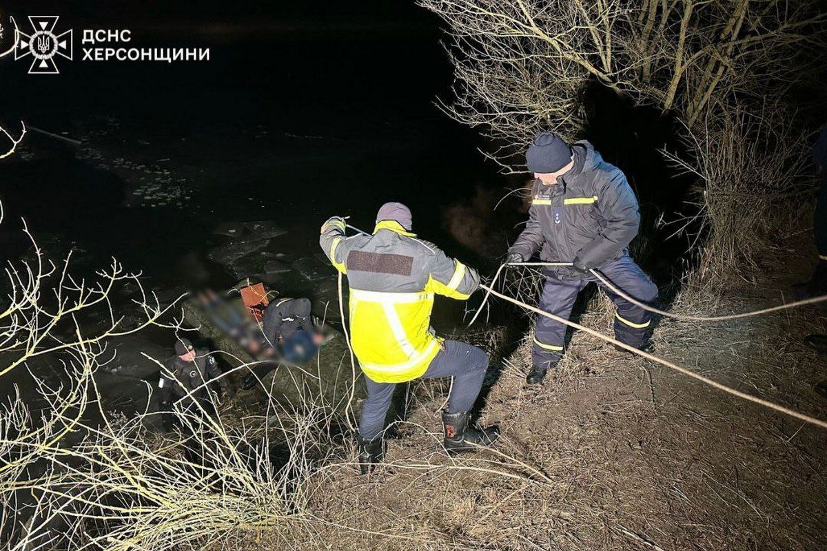 Водолазы нашли тела двоих детей - 9-летнего мальчика и 14-летней девочки Водолазы нашли тела двоих детей - 9-летнего мальчика и 14-летней девочки