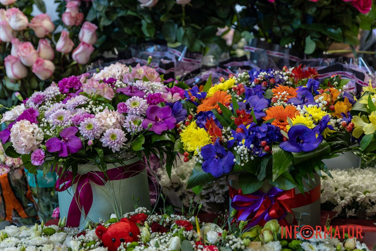 До 5 тысяч гривен за букет: сколько стоят цветы в Днепре на День святого Валентина 1