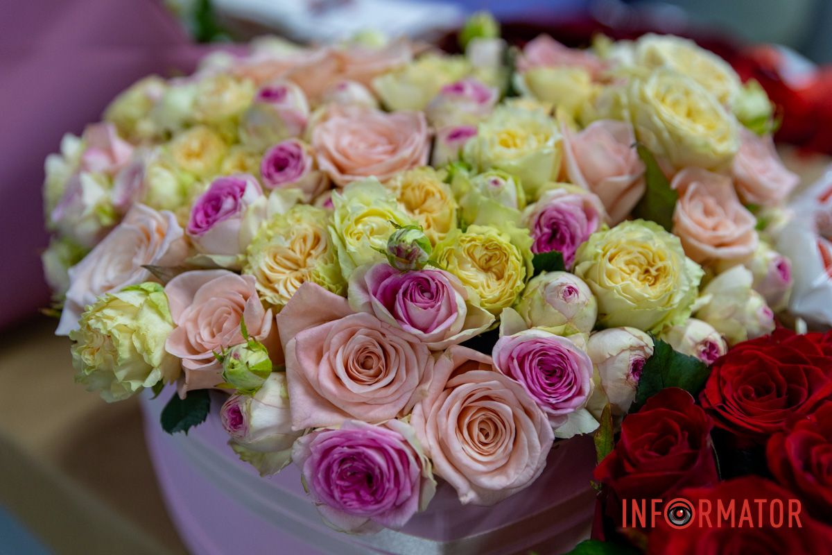 До 5 тысяч гривен за букет: сколько стоят цветы в Днепре на День святого Валентина 9
