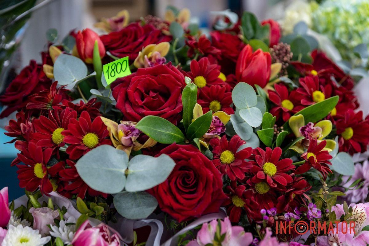 До 5 тысяч гривен за букет: сколько стоят цветы в Днепре на День святого Валентина 13