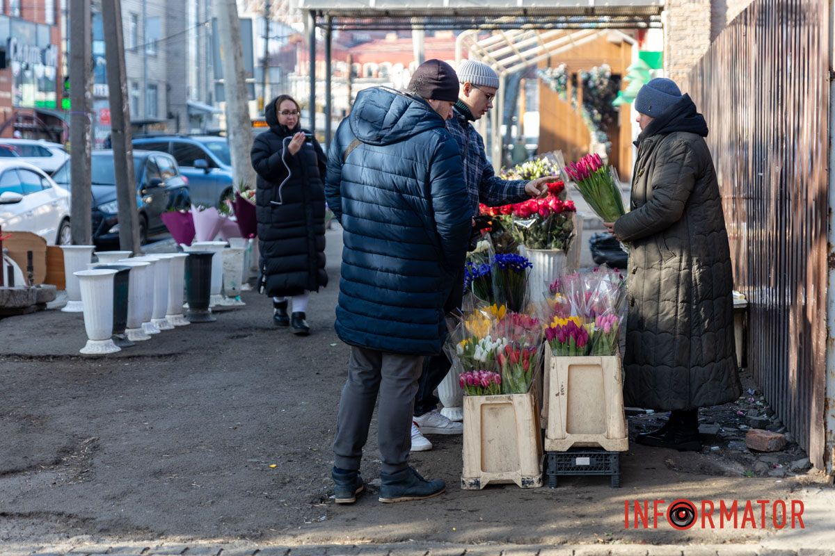 До 5 тысяч гривен за букет: сколько стоят цветы в Днепре на День святого Валентина 25