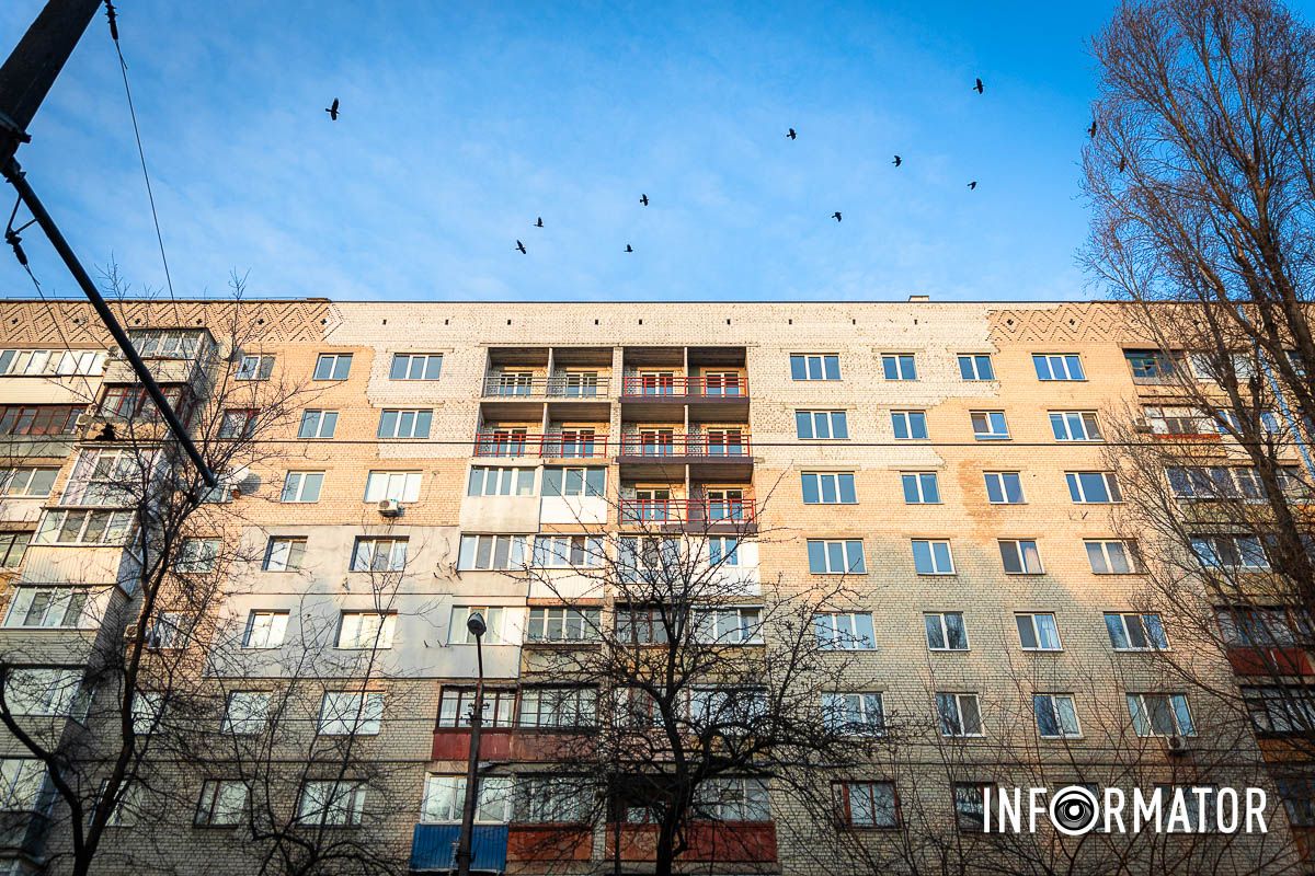 Однако можно увидеть, что цвет нового кирпича немного отличается