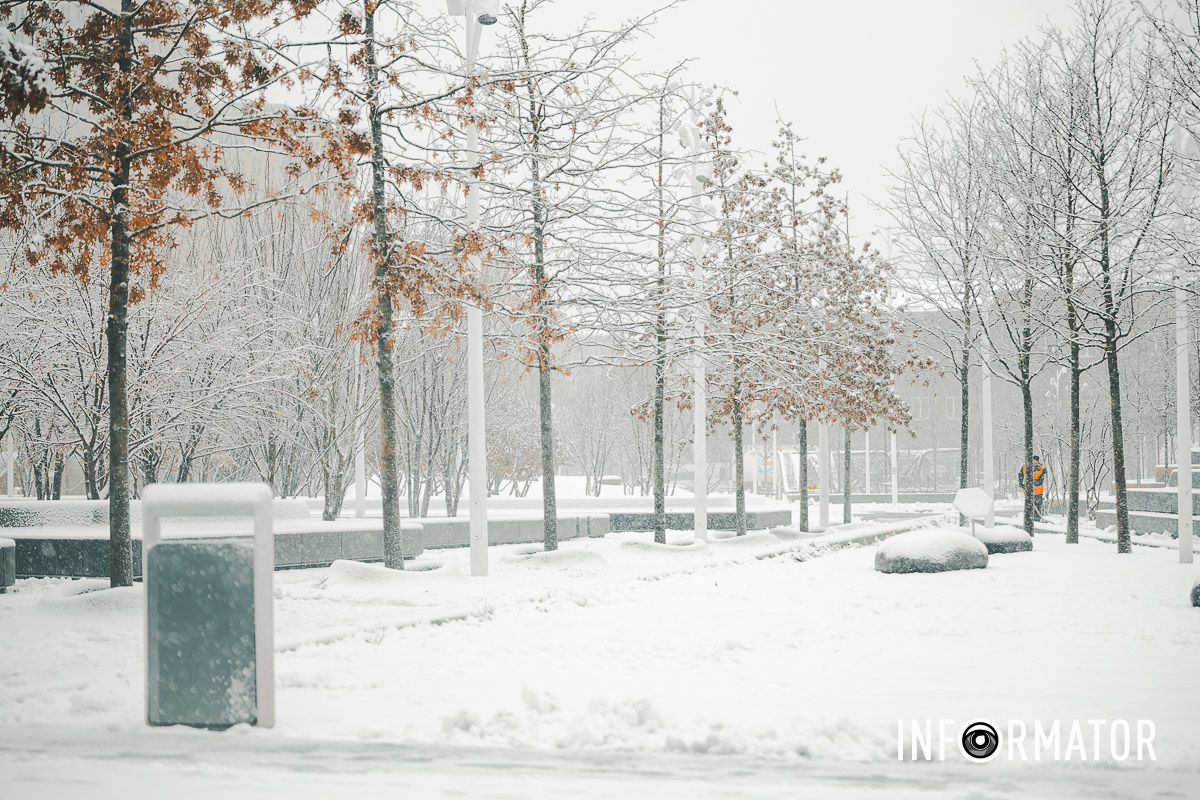 Заботливо окутал город невероятную атмосферу: Днепр 15 февраля превратился в зимнюю сказку 26