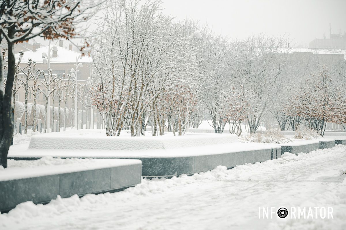 Заботливо окутал город невероятную атмосферу: Днепр 15 февраля превратился в зимнюю сказку 23