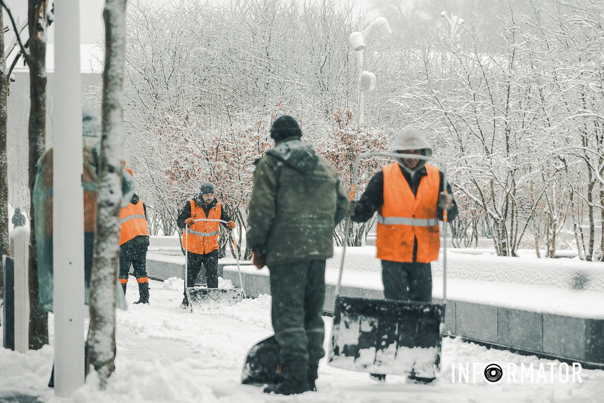 Заботливо окутал город невероятную атмосферу: Днепр 15 февраля превратился в зимнюю сказку 28