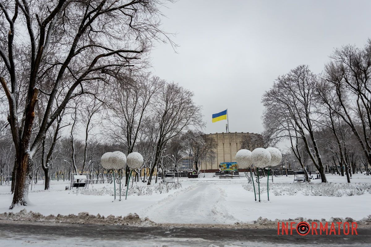 Заботливо окутал город невероятную атмосферу: Днепр 15 февраля превратился в зимнюю сказку 33