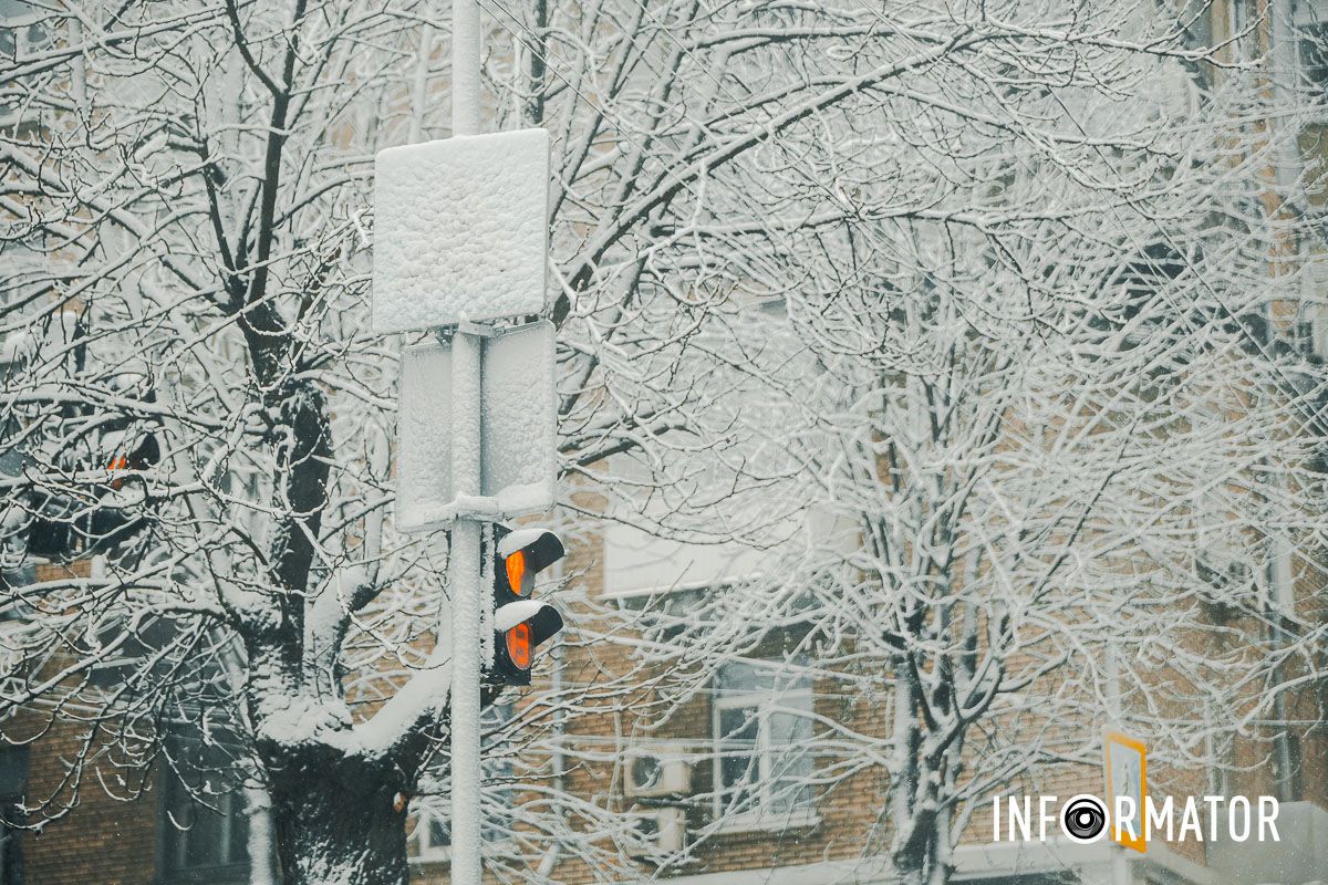 Заботливо окутал город невероятную атмосферу: Днепр 15 февраля превратился в зимнюю сказку 36